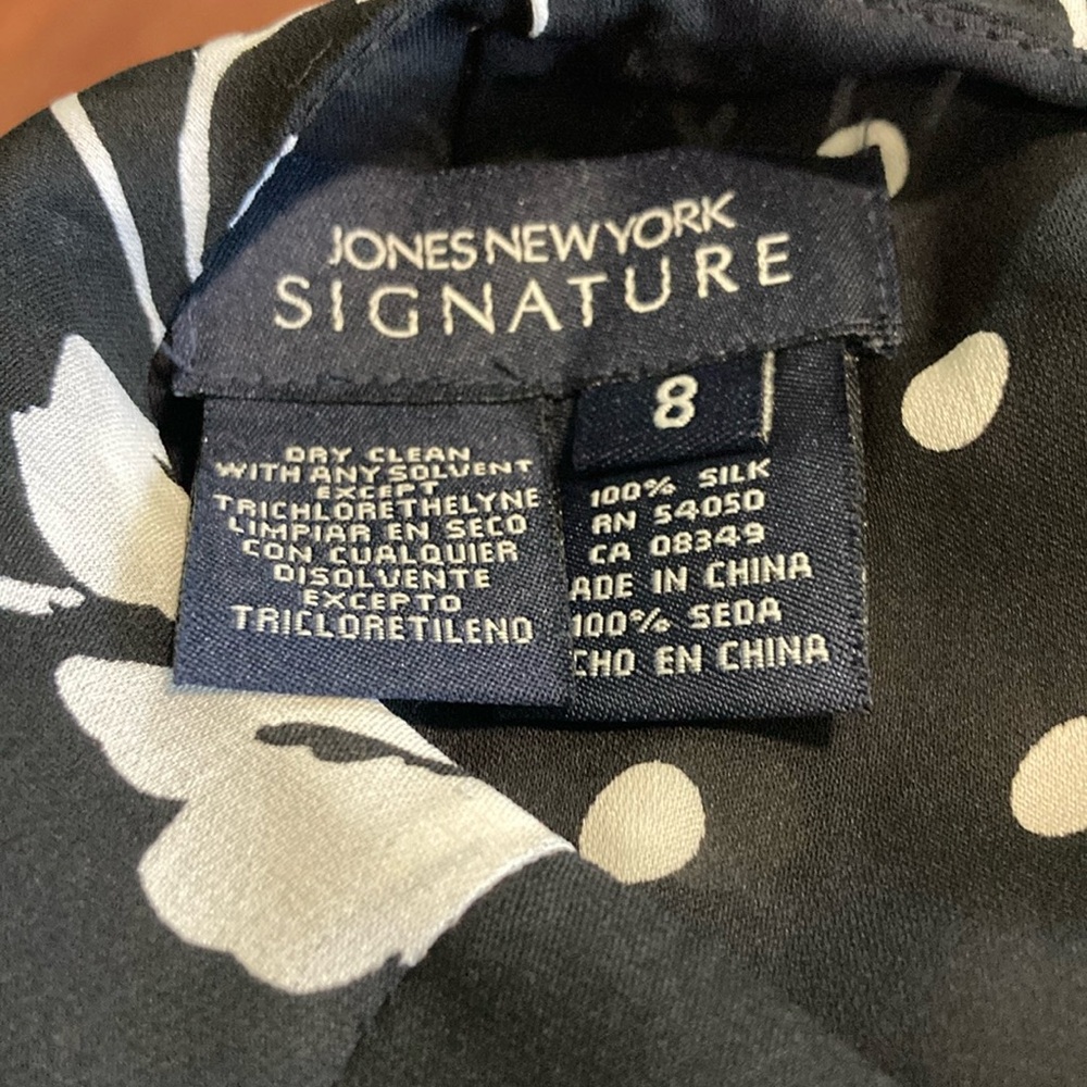 Jones New York Signature 2 layer silk skirt- floral print size 8 100% silk